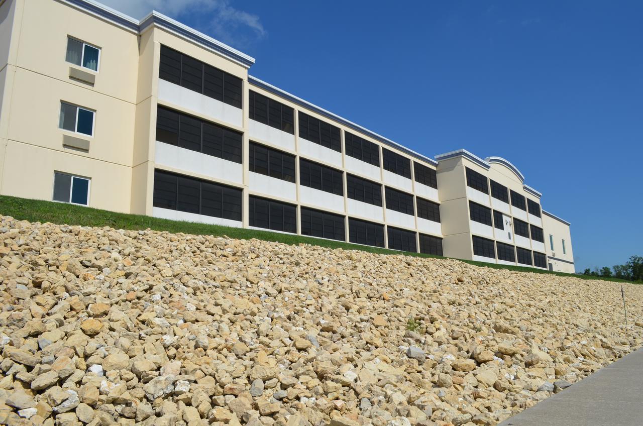 Baymont By Wyndham Bellevue Hotel Buitenkant foto