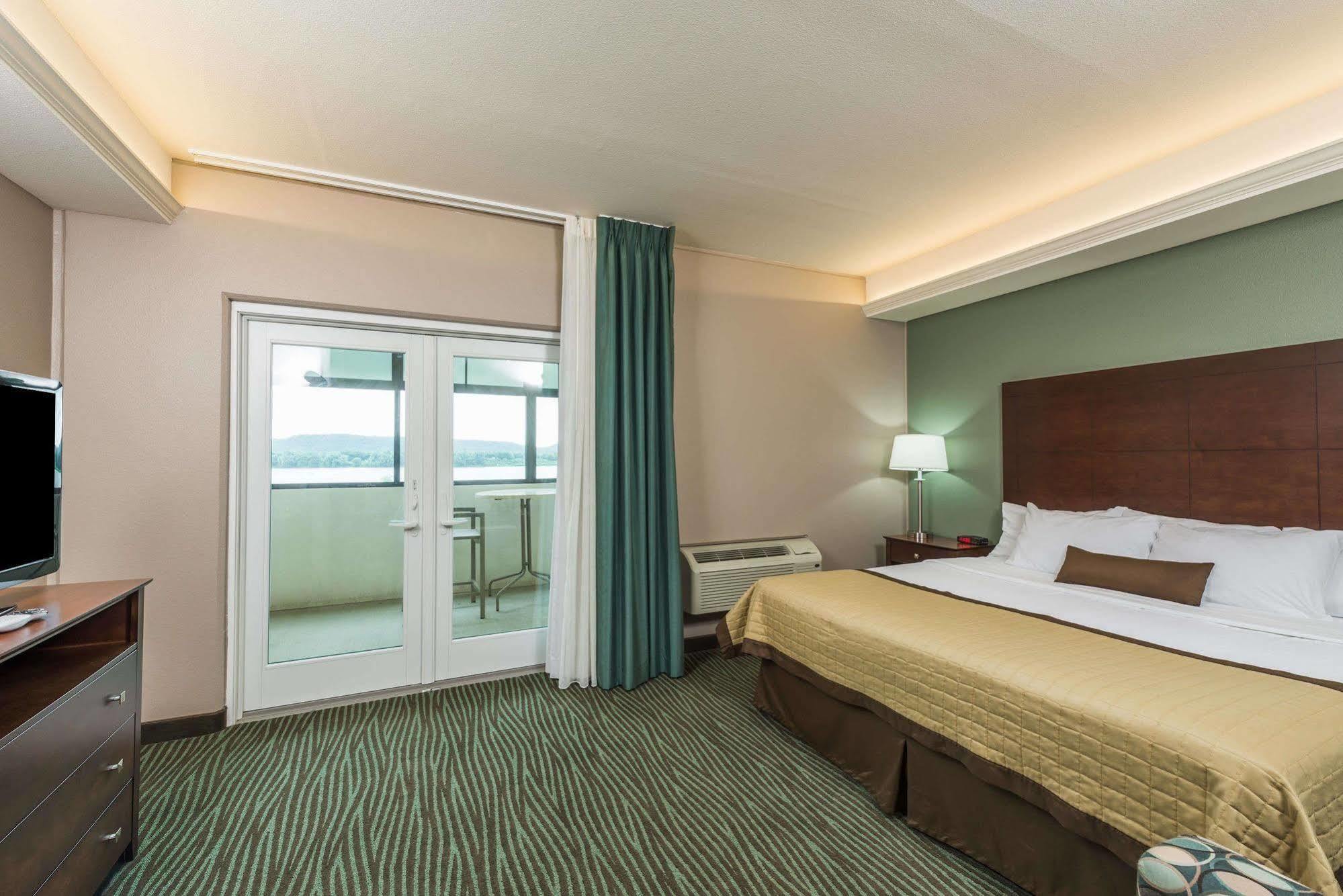 Baymont By Wyndham Bellevue Hotel Buitenkant foto