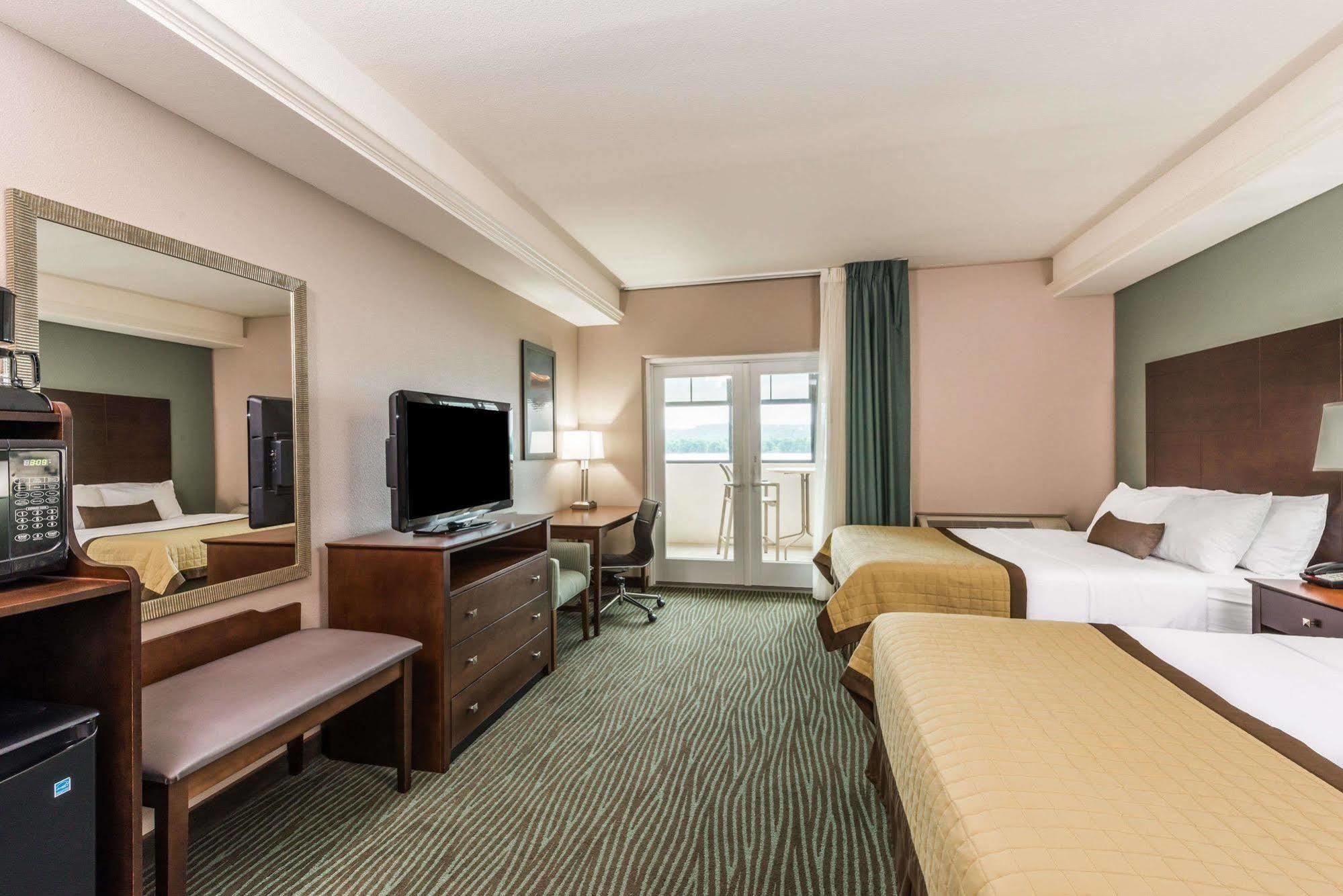Baymont By Wyndham Bellevue Hotel Buitenkant foto