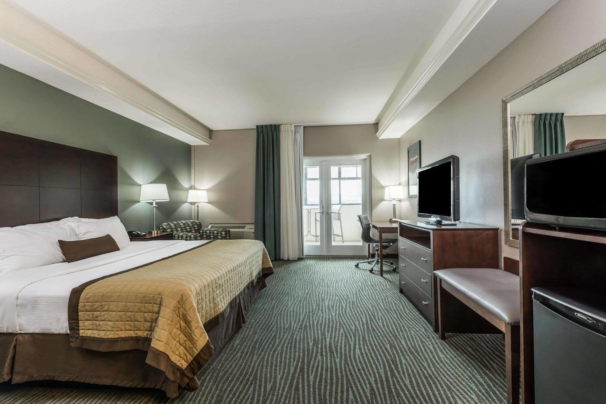 Baymont By Wyndham Bellevue Hotel Buitenkant foto