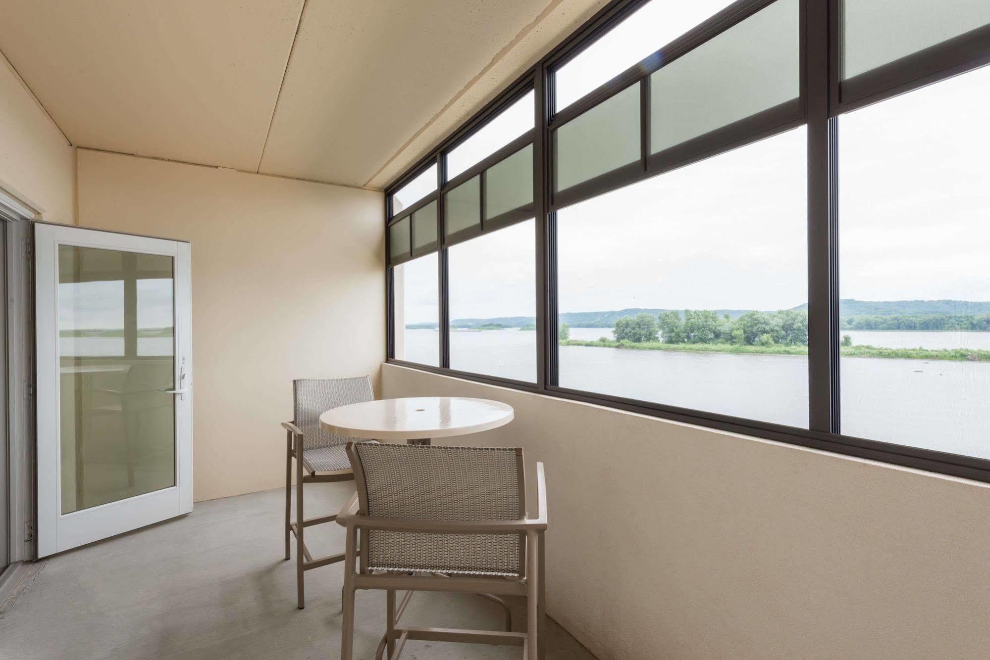 Baymont By Wyndham Bellevue Hotel Buitenkant foto
